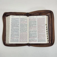 Holy Bible Thomas Nelson Giant Print Reference Edition 1976 Leather Zip Case KJV