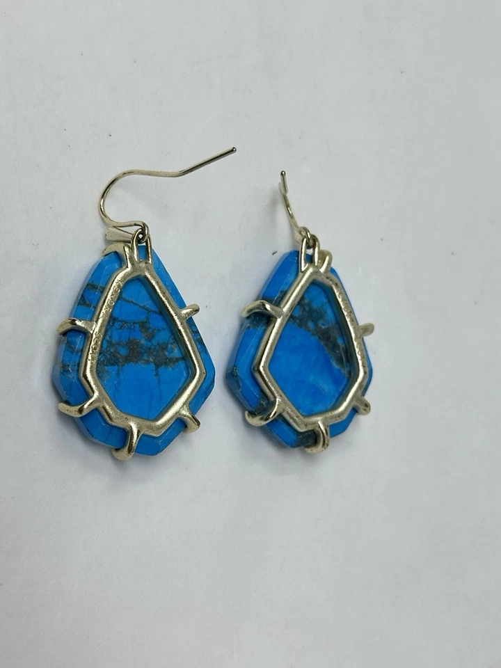 Pendientes colgantes Kendra Scott Rosenell tono dorado azul turquesa howlita Foto 4 de 4