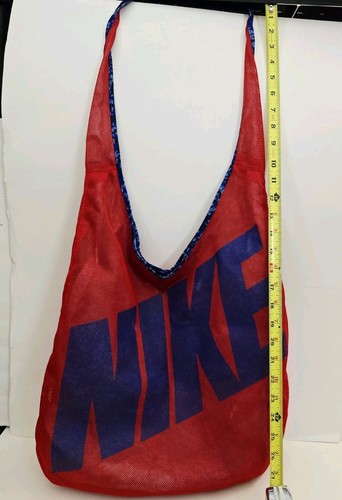 NIKE Reversible Red & Blue Mesh Shoulder Bucket Travel Tote Bag Gym Pool Beach - Picture 3 of 8