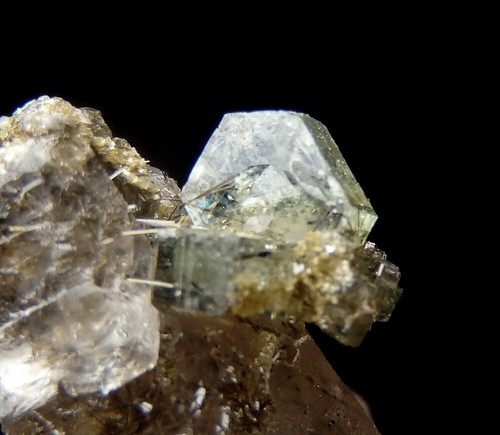 FLUORAPATITE & QUARTZ & TOURMALINE inclusions - PORTUGAL Panasqueira /pk779