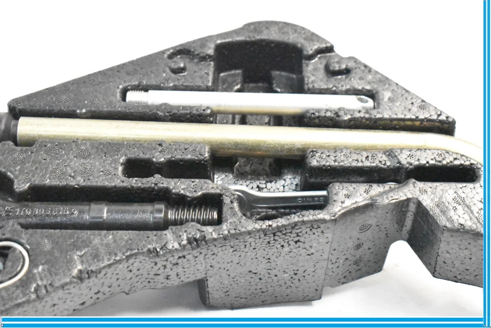 Kit de herramientas de emergencia para maletero Audi Q7 2007-2015 4L gancho de remolque llave de tuerca 1T0805615A Foto 3 de 4