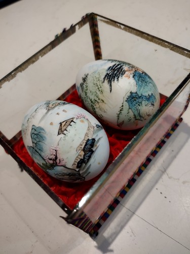Vintage Chinese/Oriental/Asian Hand Painted Eggs Glass Case in time for Easter! - Picture 4 of 5