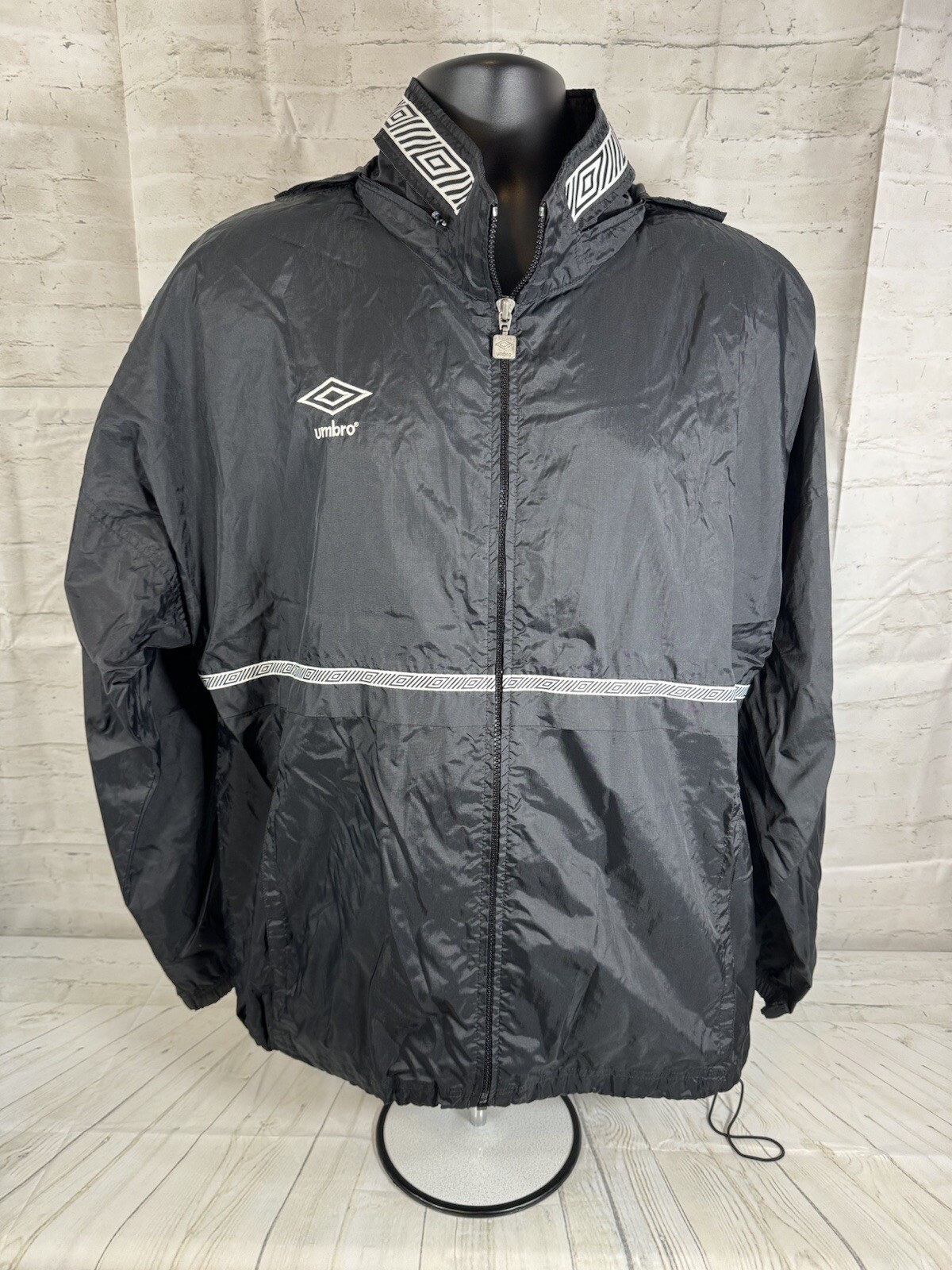 Vintage Men’s Umbro Soccer Jacket 90’s Lightweight Wi… Gem