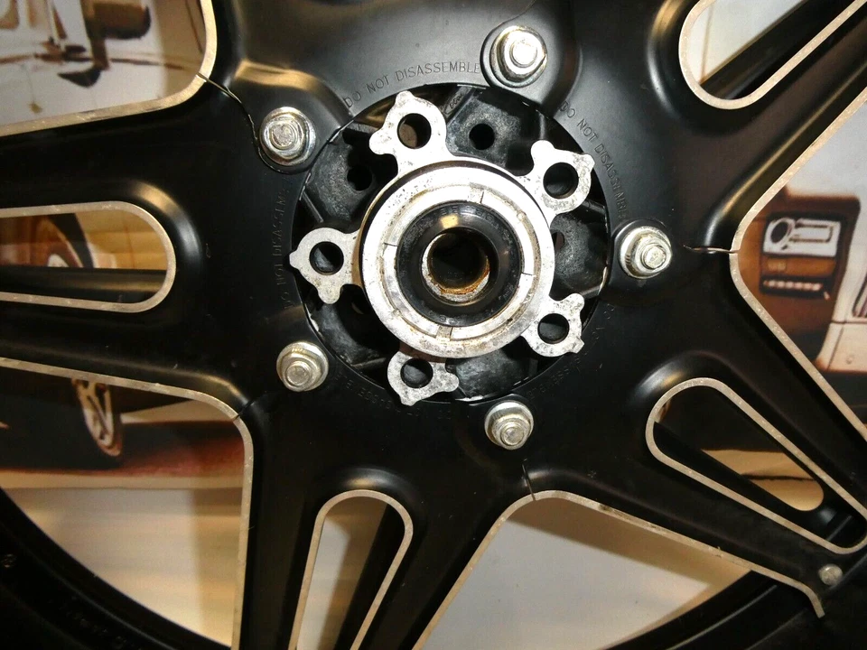 Rueda delantera Honda CBX Comstar negra D.I.D 2,50X19 aluminio 5 radios 1981-1982 Y4 Foto 3 de 4