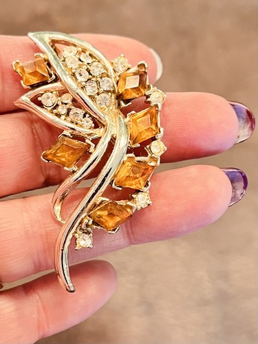 Vintage to Now Rhinestone Silver Gold Flower Leaf Brooch Pin Lot of 19 - Imagen 9 de 12