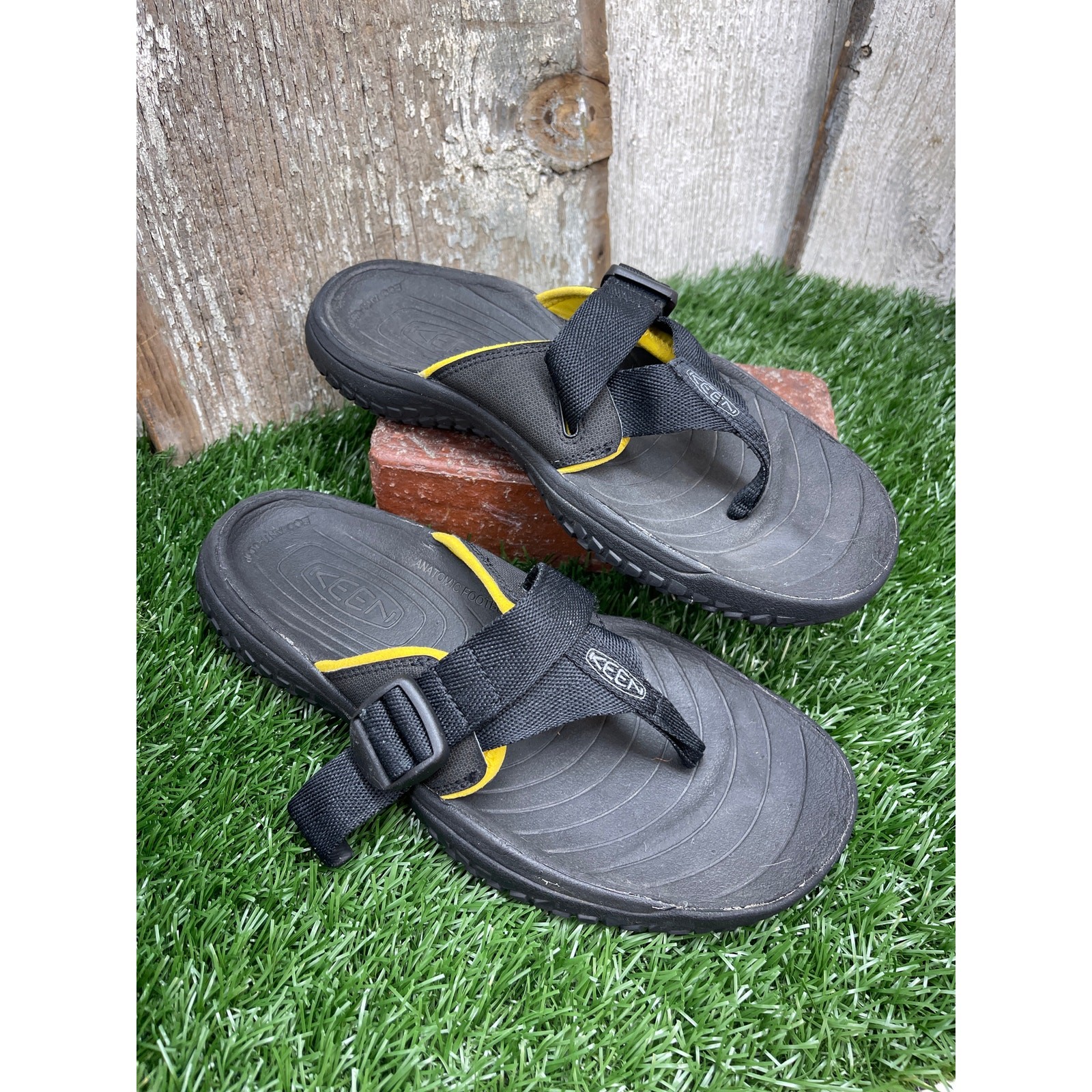 KEEN Sandali Uomo Solr Post Uomo 8 Nero Giallo