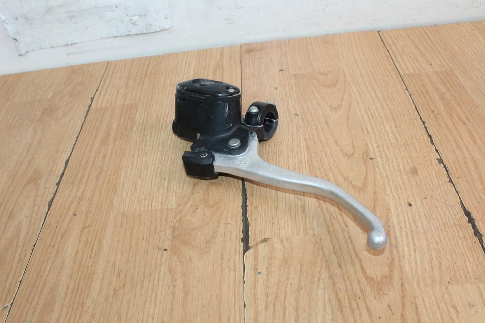 Polaris Sportsman 500 X2 EFI 2007 cilindro maestro de freno delantero izquierdo Foto 3 de 4