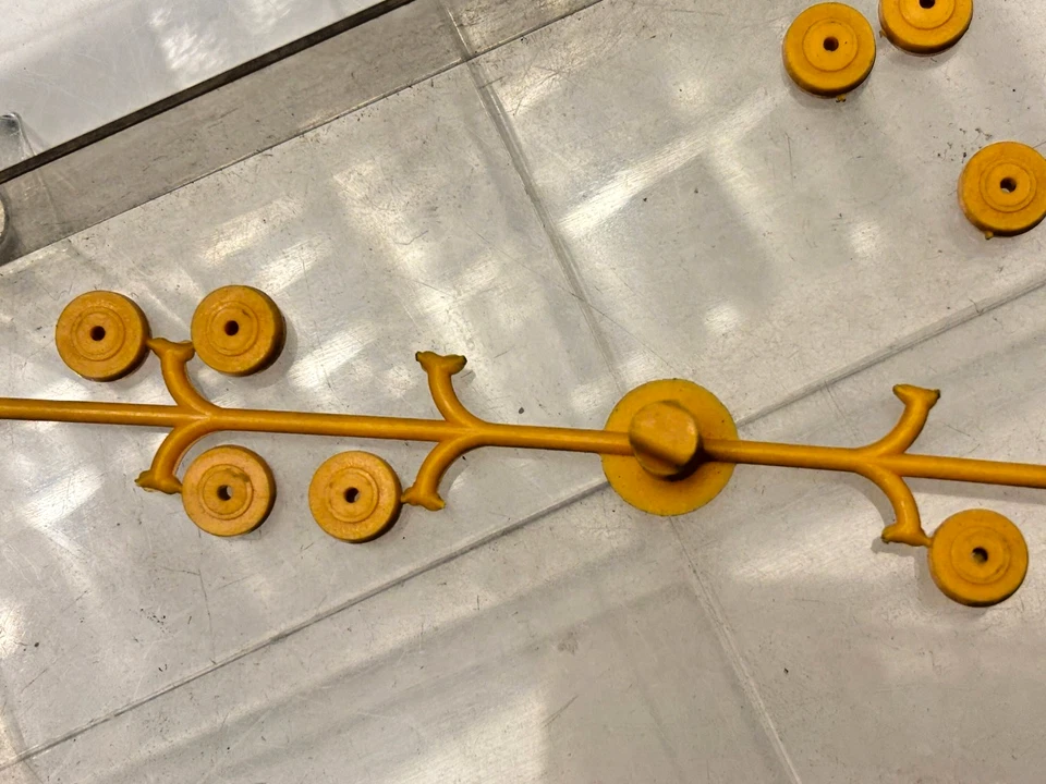 Wiking 1:87 orig.Ersatzteile ca.30 unverb Räder f.Kettenraupen etc gelb/orange - Bild 4 von 4