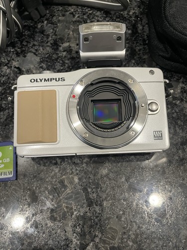 OLYMPUS PEN Mini E-PM2 Digital Camera Silver With Case - Picture 2 of 5