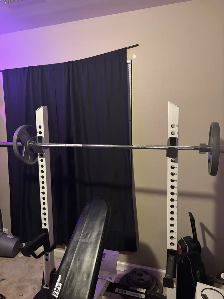 Juego completo de press de banco/sentadillas con pesas y barra (excelente estado) Foto 2 de 4