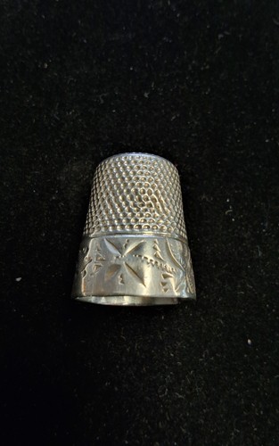 Sterling Silver Size 9 Thimble Leaf Like Design - Picture 3 of 4