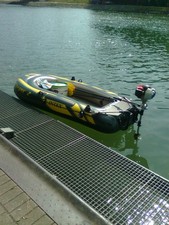 Schlauchboot mit Motor