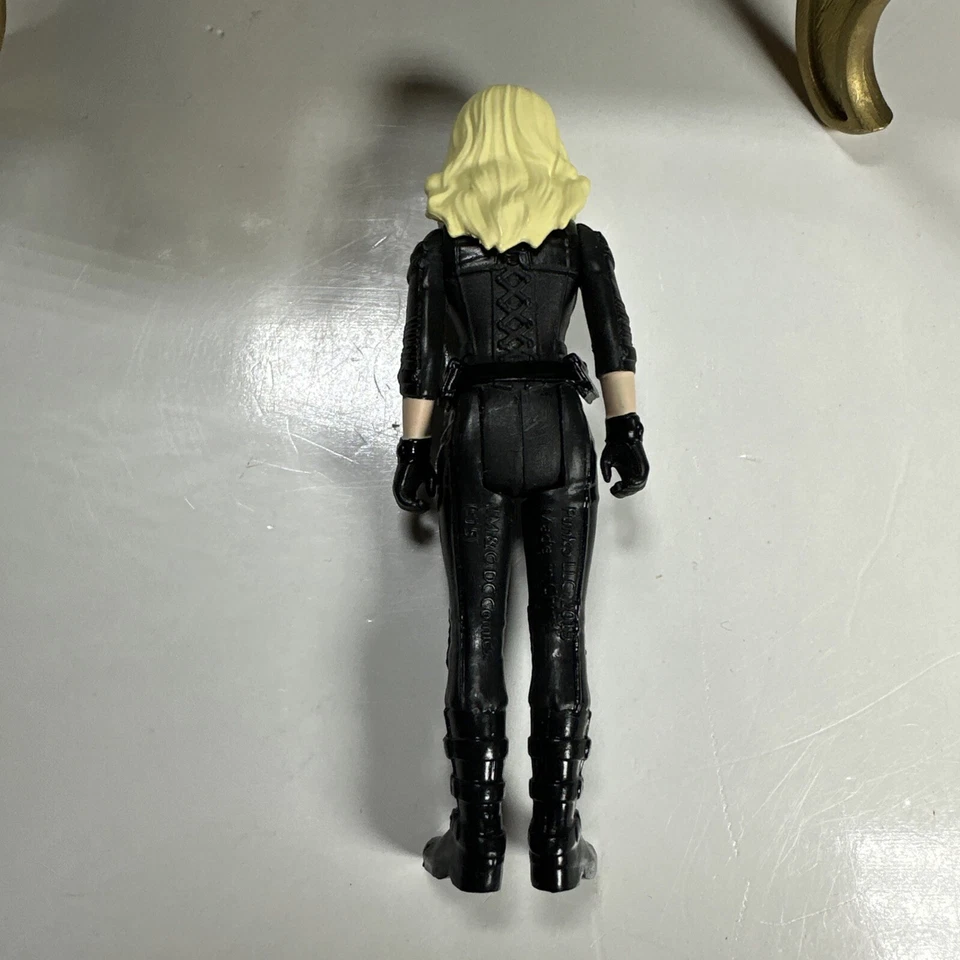 Serie de televisión Reaction Arrow Dark Archer 2015 en tarjeta con canario negro suelto Foto 3 de 4