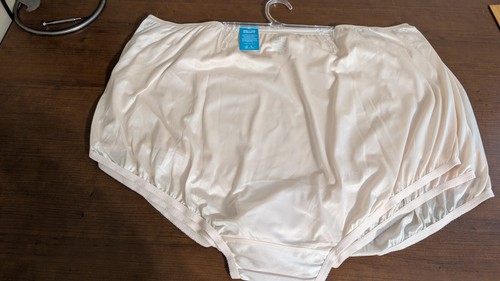 VANITY FAIR Perfectly Yours Revissant Tailored Brief Fawn Colored Sz 11/4XL NIP - Picture 3 of 14