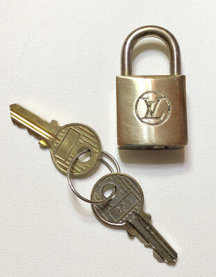 LOUIS VUITTON Vintage Metal LV Logo Lock Padlock & Two Key Set 207 