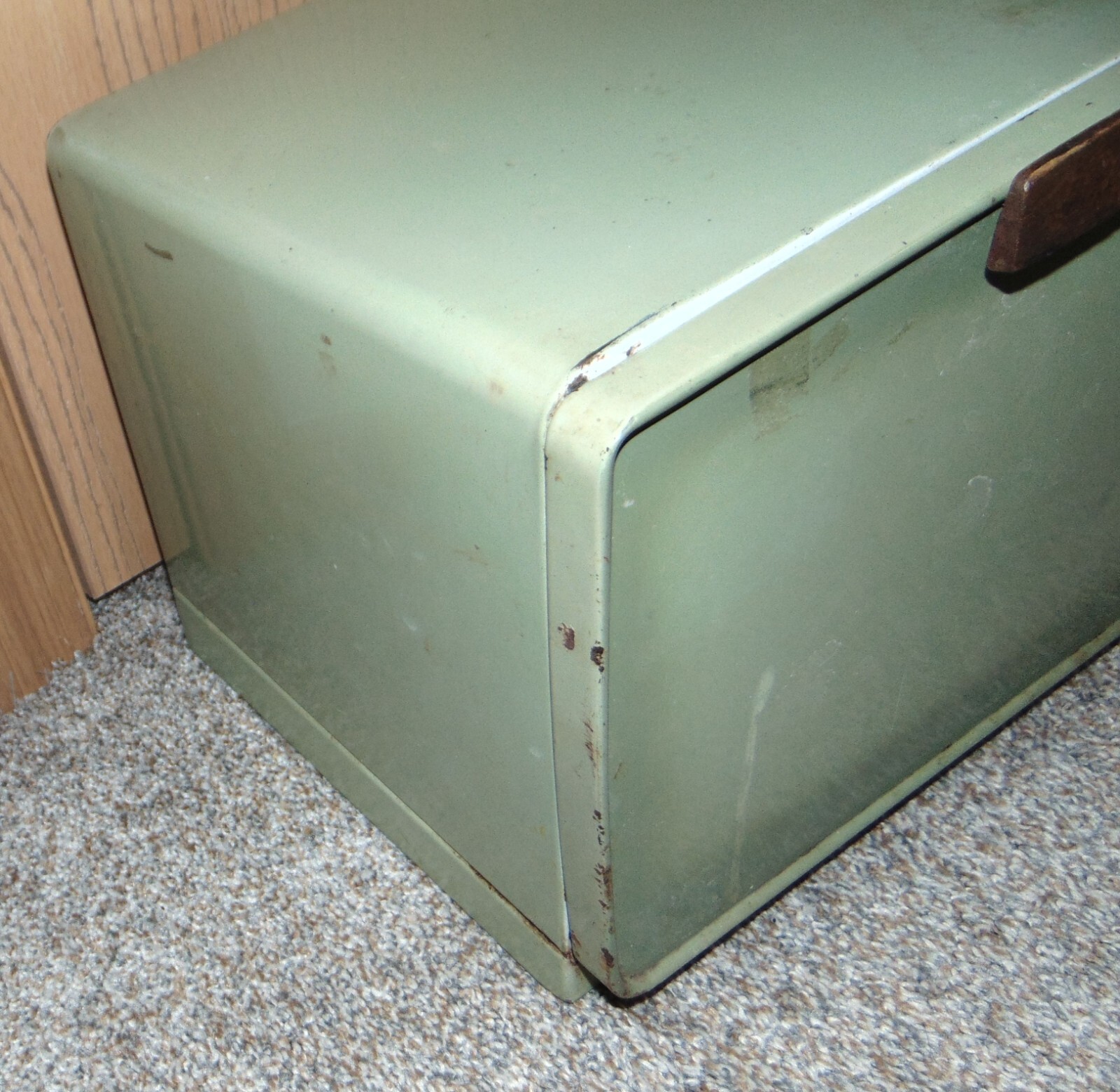 Vintage Mid Century Metal Lincoln BeautyWare Bread Box With Shelf