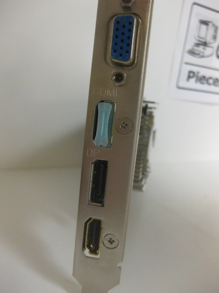 GIGABYTE Radeon HD 5450 512MB DDR2 PCI Express 2.1 x16 Video Card GV-R545D2-512 - Image 3 of 4