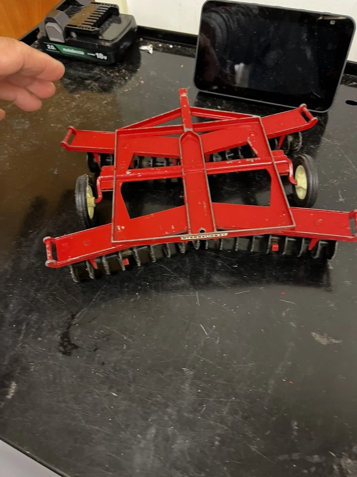 Ertl Massey Ferguson 760 Combine 1:20 Scale Diecast Toy W/Yellow Wheels 1973+9p - Image 3 of 4