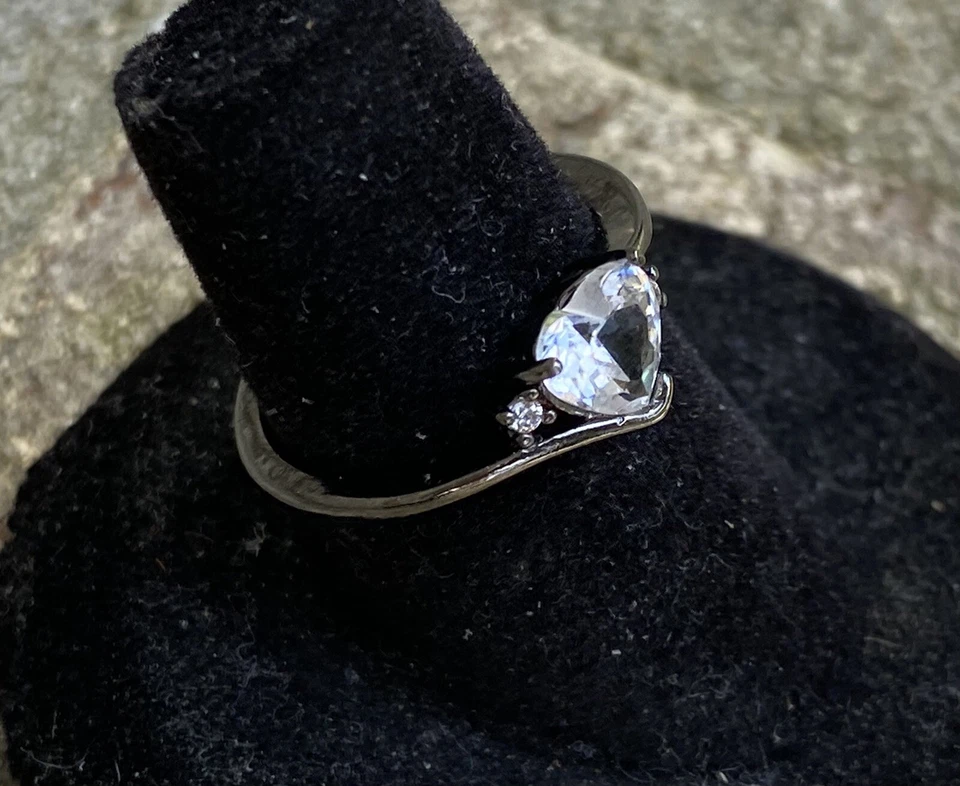 REGALO PERFECTO DÍA DE SAN VALENTÍN Zafiro Blanco circonita Corazón Rodio Banda Anillo Talla 5.5 Foto 3 de 3