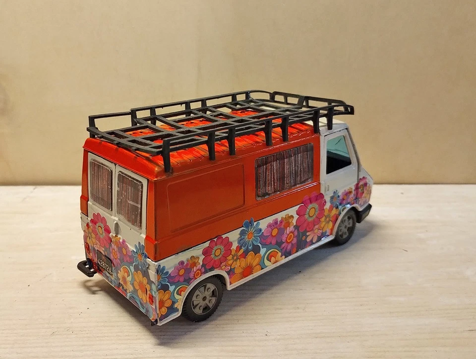 FIAT 242 CAMPER HYPPIE - MEBETOYS 1/25 - Immagine 2 di 2