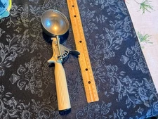 Vollrath Ice Cream Scoop No. 10 3 1/4 oz.