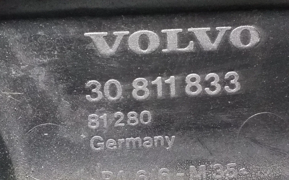 Cubierta motor VOLVO S60 I 30811833 2.4 diésel 90kw 2001 27717855 - Imagen 3 de 3