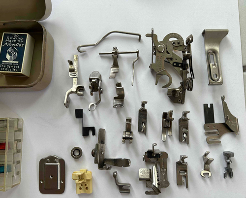VINTAGE 1957 PFAFF 332 SEWING MACHINE w. Original Case, Manual & Accessories - Picture 18 of 23