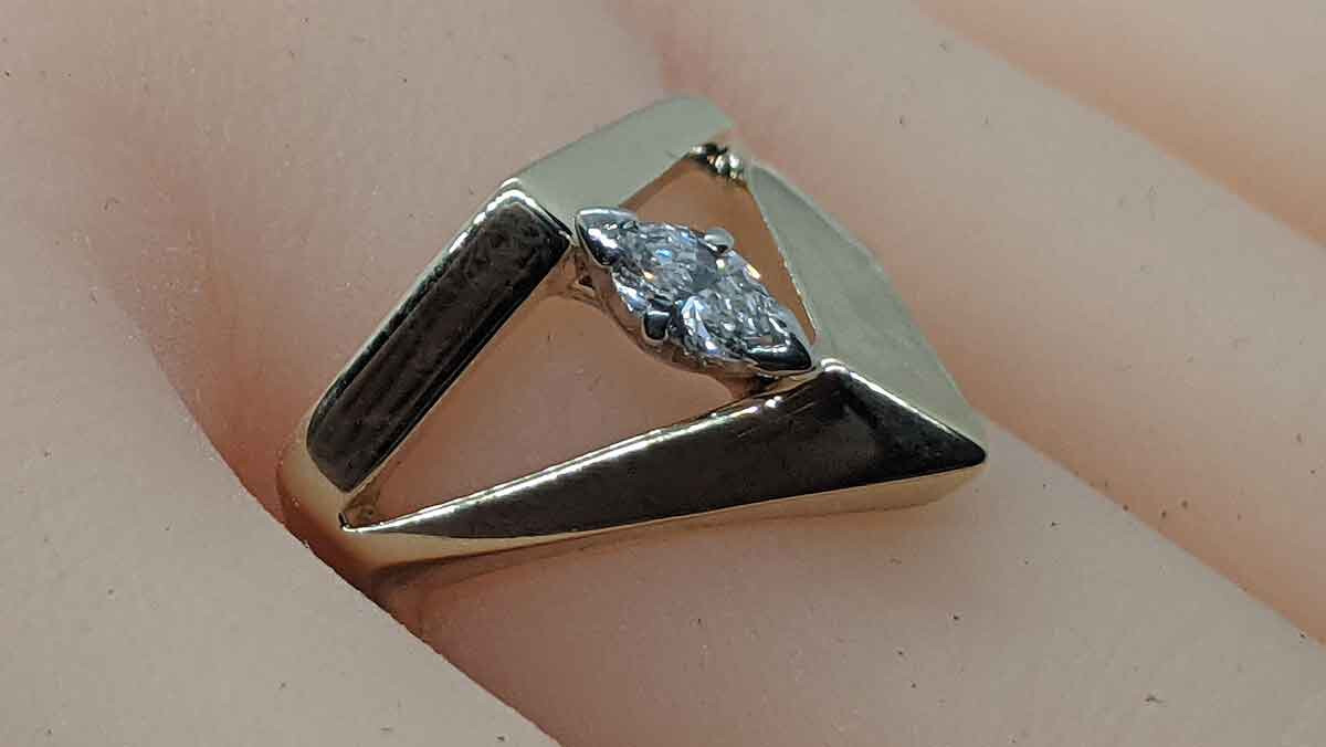 14k Solid Yellow Gold Designer Single Diamond Odd… - image 3