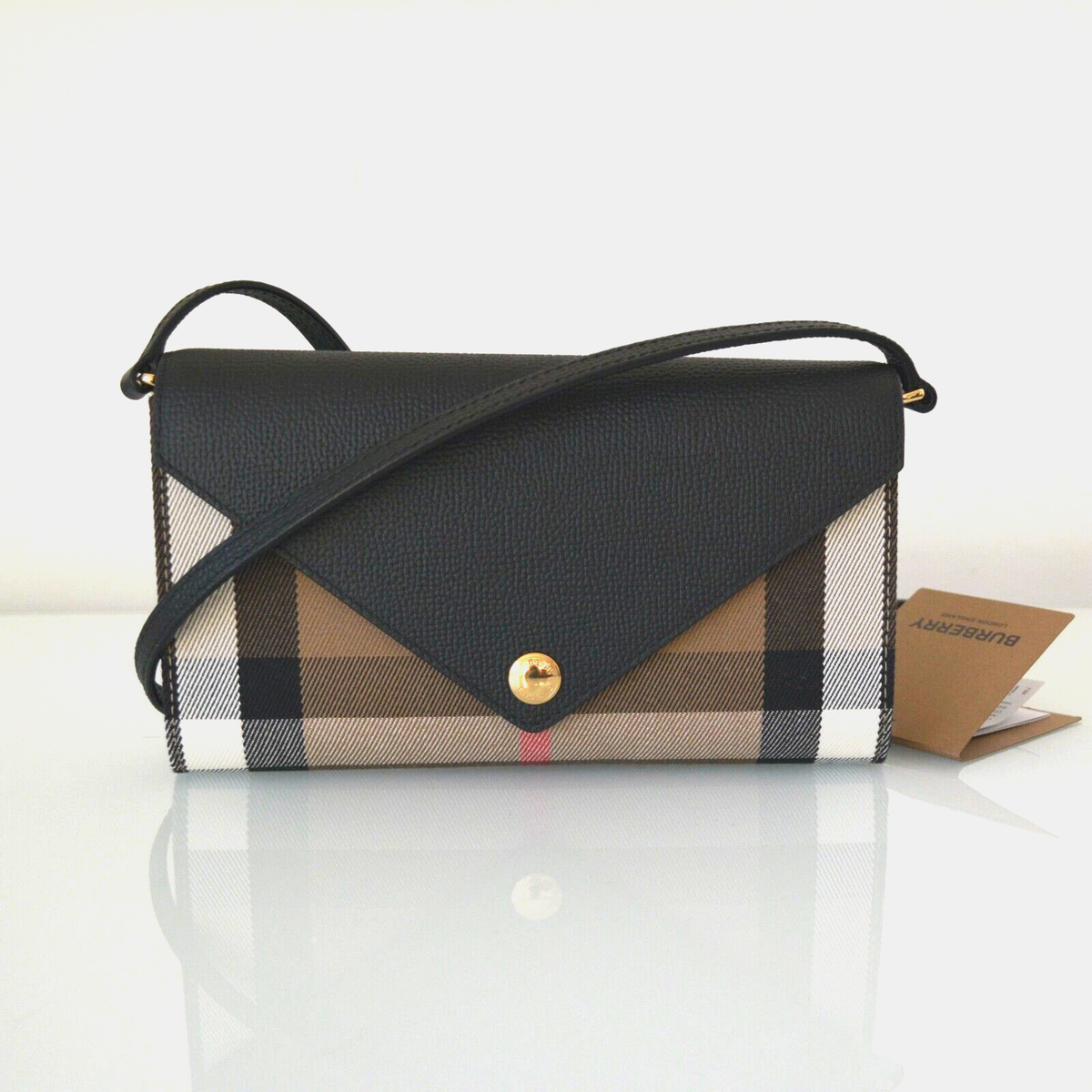 【BURBERRY】25SS HANNAH ウォレットバッグ Burberry Hannah Icon Stripe Archive Tan E-Canvas Leather