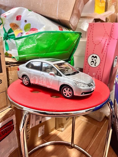 1:18 Scale Nissan Versa Venucia Sedan Silver Diecast Model Car - Picture 20 of 23