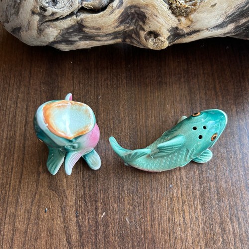 Vintage FISH Salt & Pepper Shakers Japan One Standing Gaping Mouth 1960s Kitschy - Picture 2 of 10