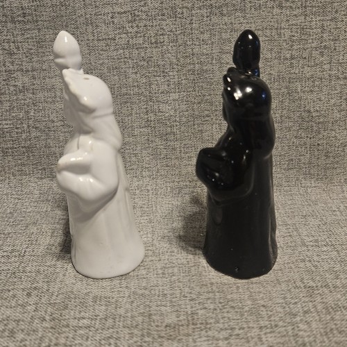 Salt and Pepper Shakers Statue Of Liberty Set Black & White 4.5" H Pre-owned - Picture 7 of 10