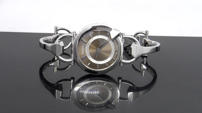 Gucci YA122510 Chiodo Brown Dial 122.5 Series Silver Tone Women's