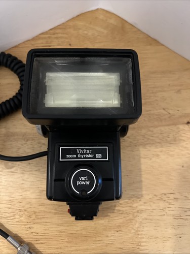 Vintage Vivitar Zoom Thyristor 285 Flash - Powers On - Untested - 第 1/10 張圖片