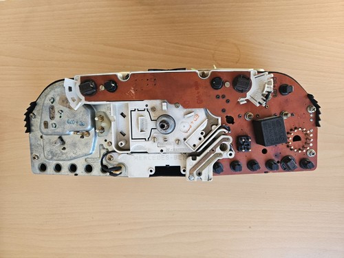 MERCEDES SPEEDOMETER 201 542 15 67 220km/h, IS IN A 2, GOOD U - Picture 3 of 4