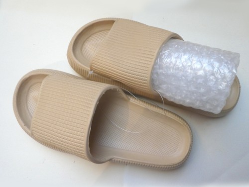 Brand New INSUMMERS CLOUD SLIPPERS ~7.5 TAN Euro 38/39 Thong Sandals ~ Flip-Flop - Picture 3 of 4