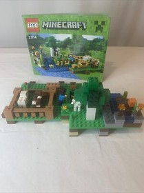 LEGO Minecraft Set - 21114 The Farm - 100% Complete w/ Manual