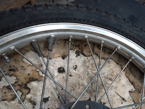 1980 Suzuki SP400T front rim 21in R - Picture 3 of 12