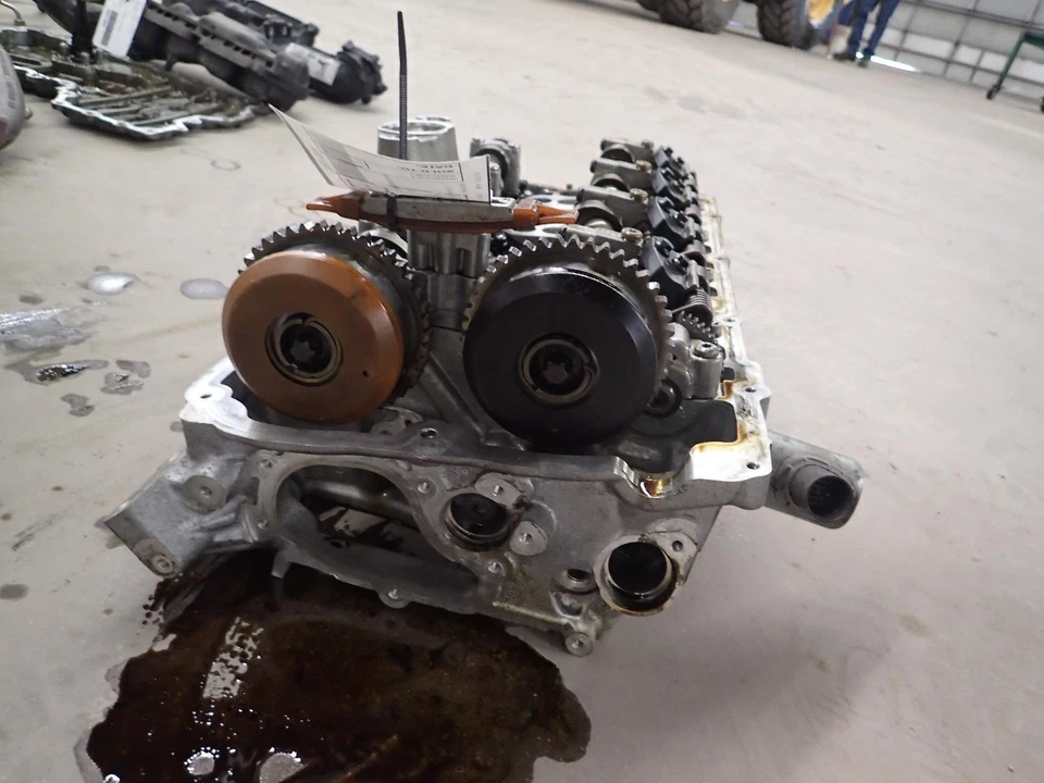 Левая головка блока цилиндров 13 14 15 BMW 750i 4,4 л - Изображение 2 из 4