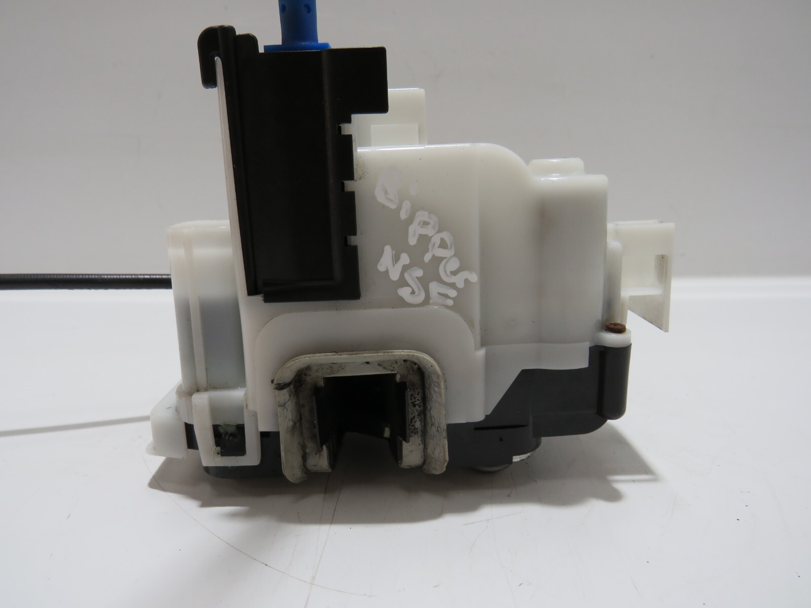 PEUGEOT BIPPER VAN 2008-17 NEARSIDE PASSENGER LEFT FRONT DOOR LOCK         R7642 thumbnail 4