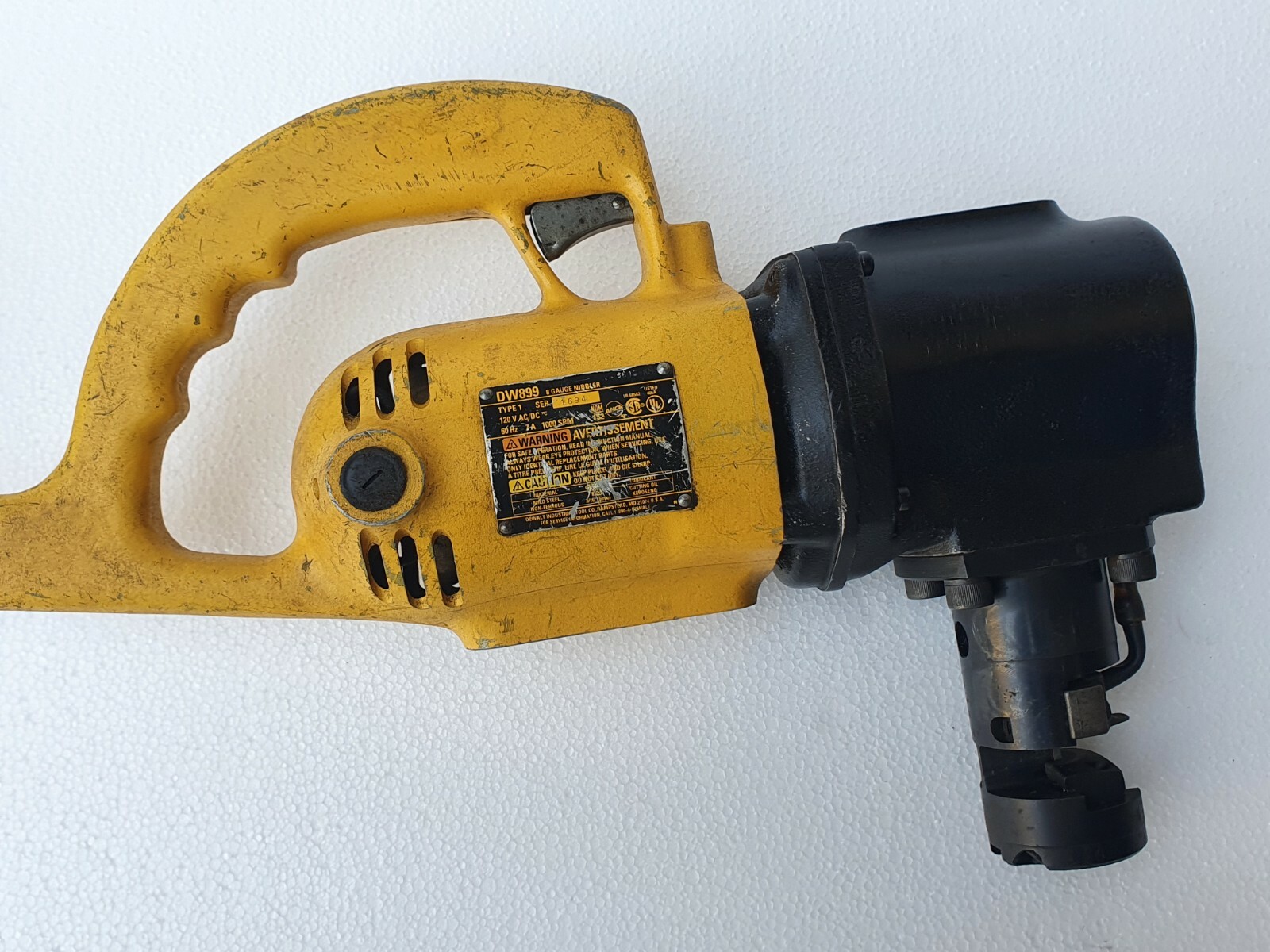 DEWALT DW899 Nibbler 8 Gauge / 4.1mm 