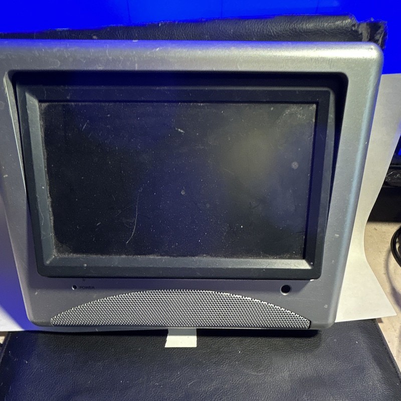 Venturer AVM670 7in Headrest Video Monitor w/ Built-In Speaker & Auxiliary Input