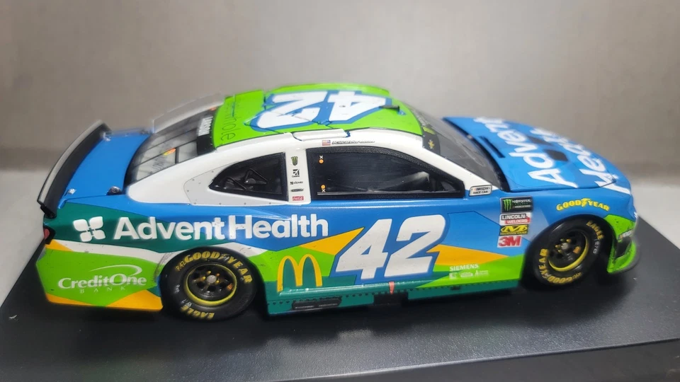 Coche diecast Kyle Larson 2019 All-Star Race ganar 41/60 autografiado Elite NASCAR Foto 4 de 4