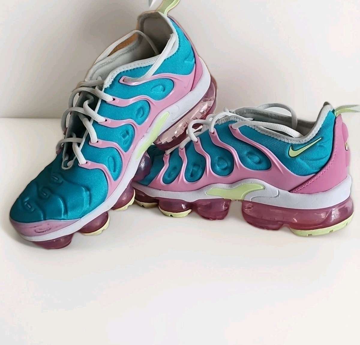 nike vapormax teal and pink