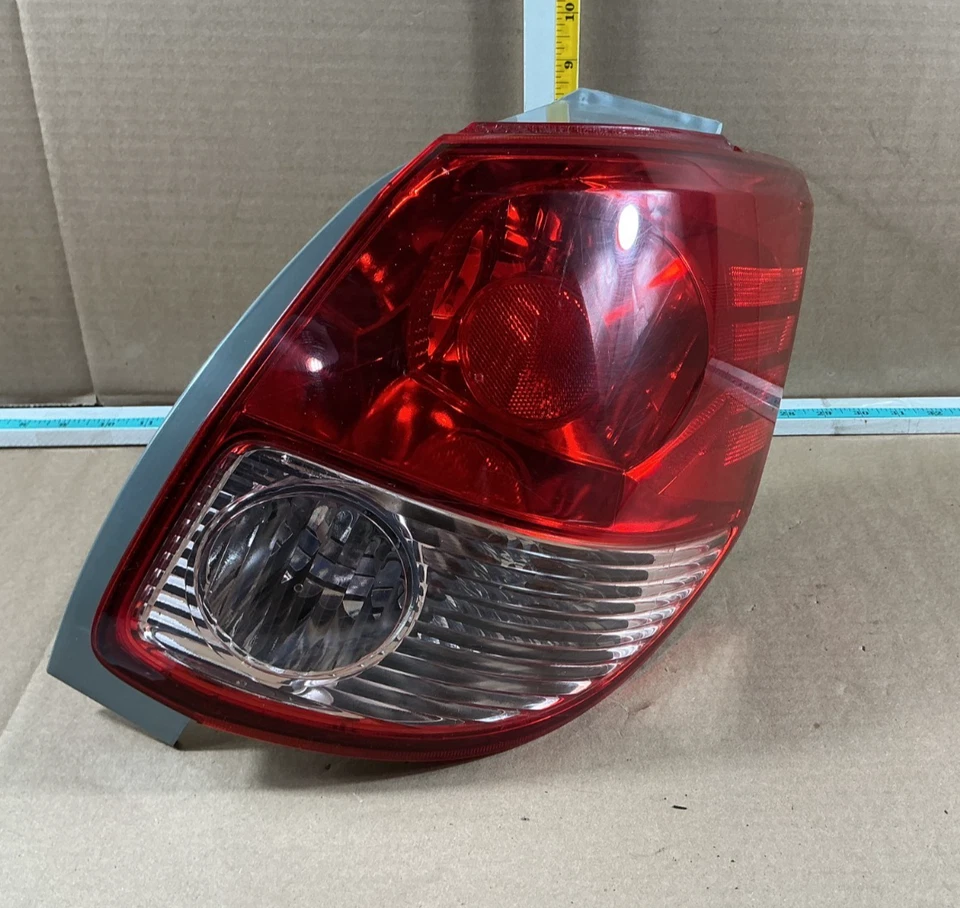 Luz trasera derecha del lado del pasajero Toyota Matrix 2003-2008 OEM Foto 2 de 4