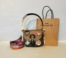 hallie shoulder bolsa in signature canvas red