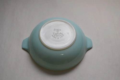 Pyrex "Family Flair" Robin Egg Blue #27 Bowl Nice