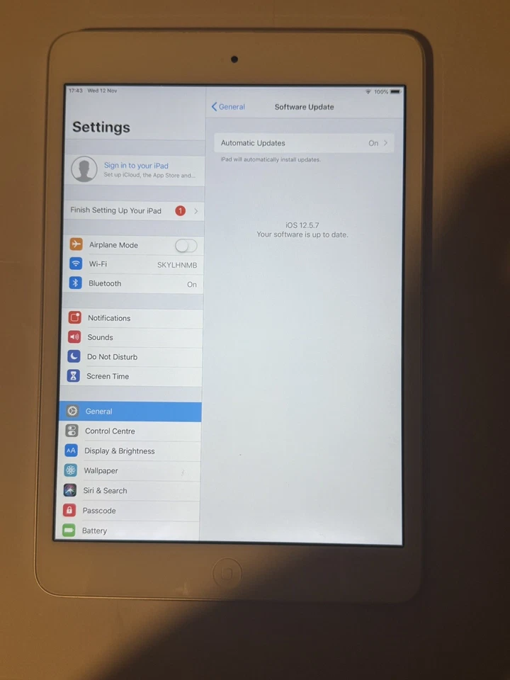 Apple iPad mini 2 7" 32 Grade B Silver wi-fi only - Image 3 of 3