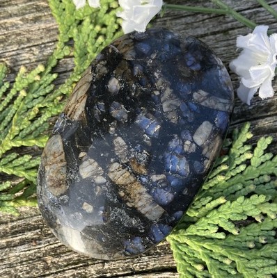 73.2g UNIQUE QUE SERA BLUE SPOTS STONE POLISHED HEALING PALM STONE    Brazil