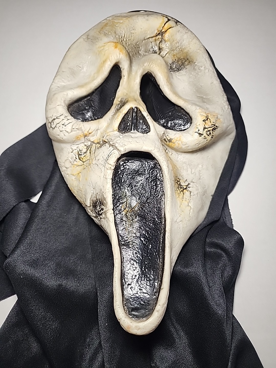 Fun World Division Scream Ghost Face Aged Mask En… - image 5